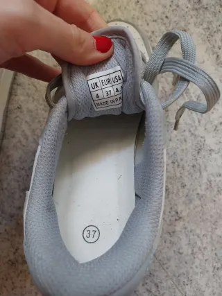 Deportivas Nike grises y blancas