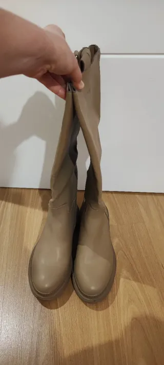 Botas altas beige talla 39