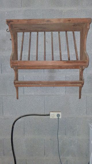 Locero antiguo de madera