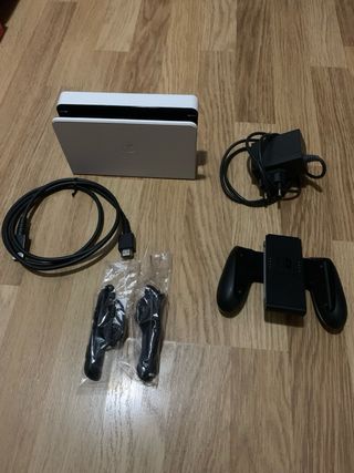 Nintendo Switch OLED Blanca y Negra.