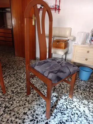 Sillas de comedor de madera y tela