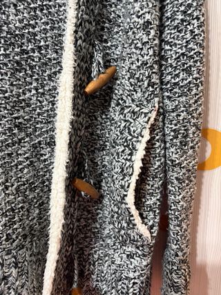 Chaqueta de punto con capucha y botones