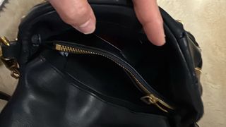 Borsa Pinko Nera con Dettagli Oro