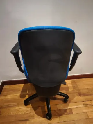 Silla de oficina azul