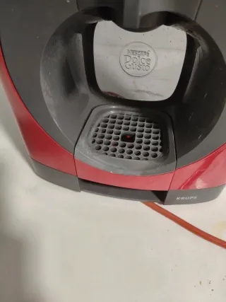 Cafetera Dolce Gusto Roja