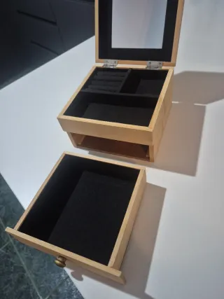 Joyero de madera con cajón y espejo
