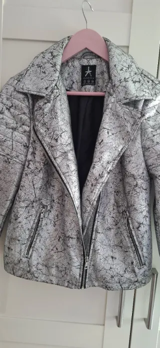 Cazadora Atmosphere plateada efecto piel