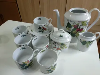Juego de café de porcelana con flores