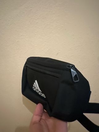 Riñonera Adidas Negra
