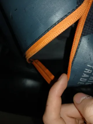 Mochila acolchada Negra, Gris y Naranja.