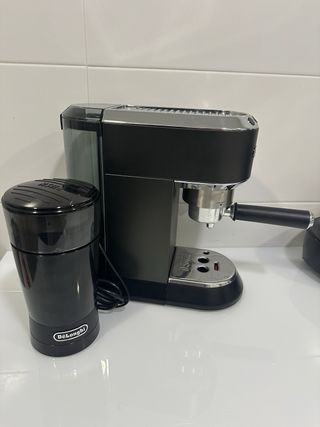 Cafetera DeLonghi Dedica + Molinillo