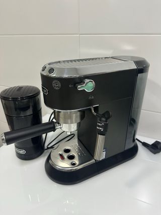 Cafetera DeLonghi Dedica + Molinillo