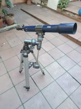 Telescopio con trípode