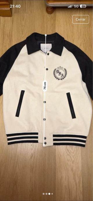 Chaqueta bomber blanca y negra
