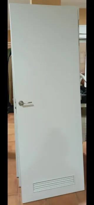 Puertas lacadas en blanco (100€)