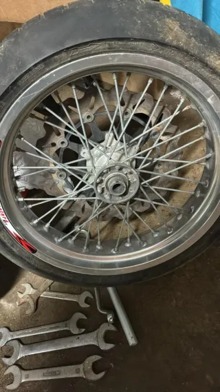 Llantas de moto con radios