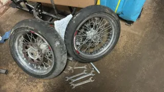 Llantas de moto con radios