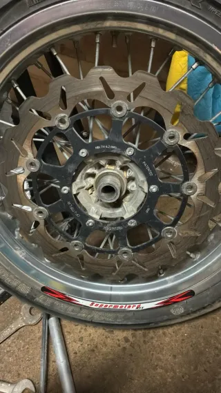 Llantas de moto con radios