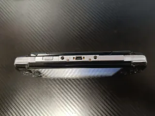 PSP 2000 negra en buen estado + Cargador y juegos