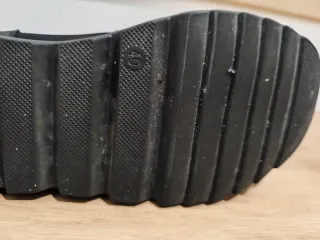 Botas negras con cremallera