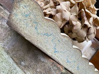 Centrotavola decorato beige e blu