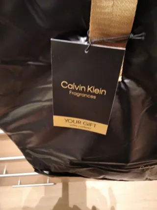Bolsa Calvin Klein Negra y Dorada