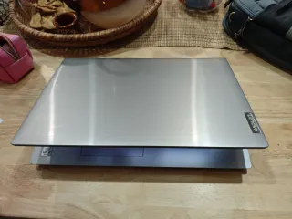 Portátil Lenovo Plata y Negro modelo Ideapad S145