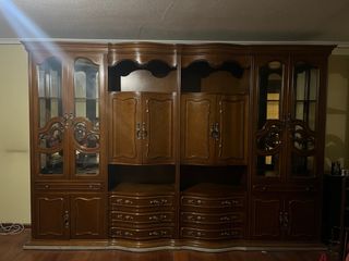 Mueble de salón antiguo con base de mármol