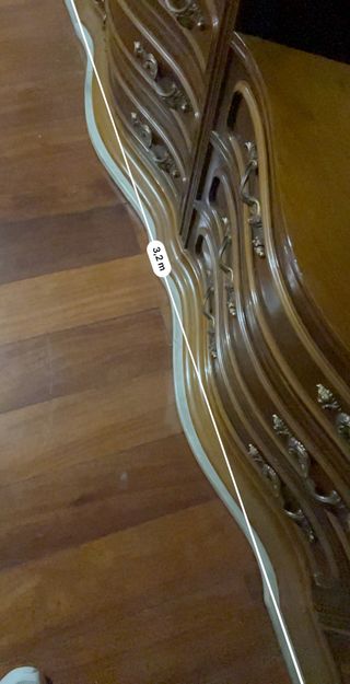 Mueble de salón antiguo con base de mármol