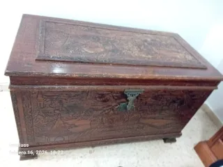 Baúl de madera antiguo