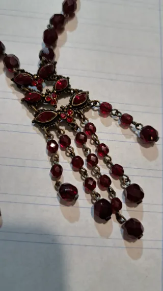 Conjunto collar y pendientes rojos