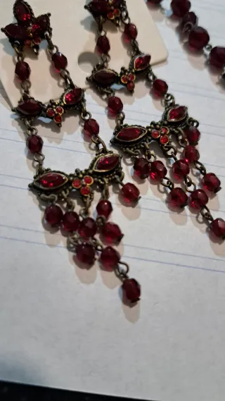 Conjunto collar y pendientes rojos