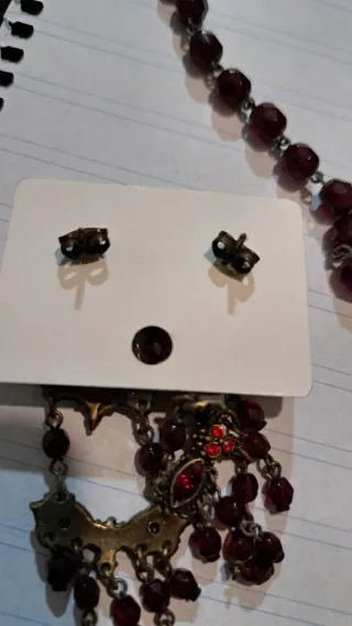 Conjunto collar y pendientes rojos