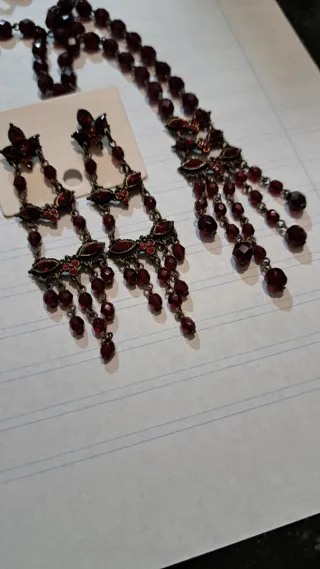 Conjunto collar y pendientes rojos