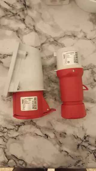 Clavija Aérea 32A 3P+TT 380-415V