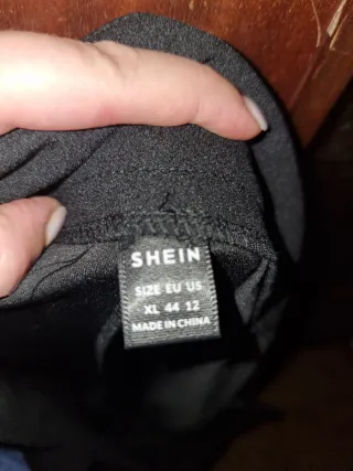 Pantalón de vestir negro con tirantes mujer.