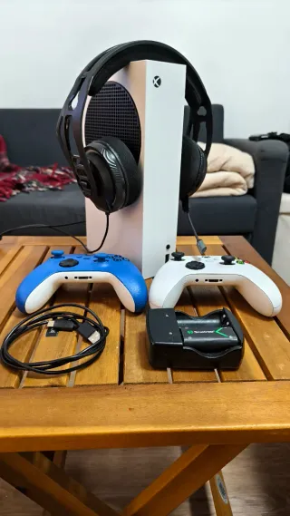 Xbox Series S 512GB Blanca + 2 mandos y accesorios