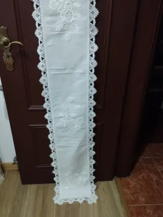 Toalha de linho bordada à mão antiga