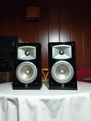 Altavoces Yamaha NS-333 Negro/Plata