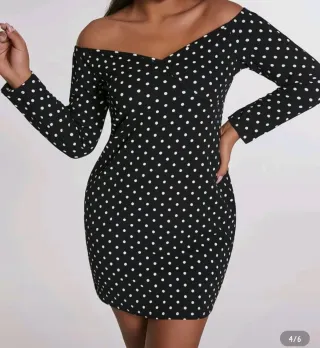 Vestido negro con lunares blancos