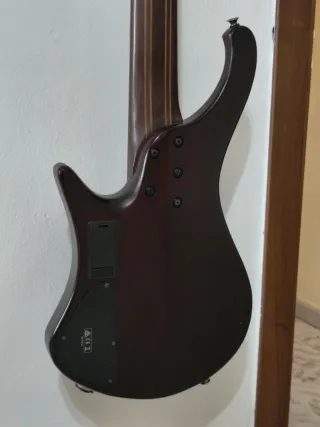 Ibanez EHB1505 DEL Dragon EyeBurst basso elettrico