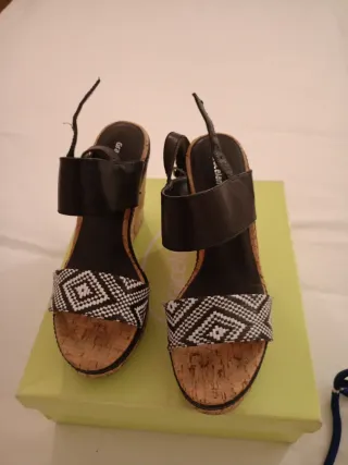 Sandalias cuña blancas y negras T.37