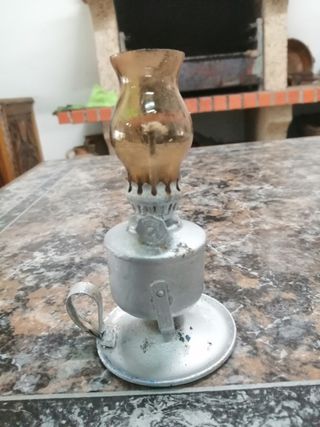 Candeiro antigo pequeno , ler anuncio