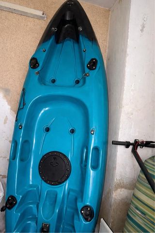 Kayak de pesca azul