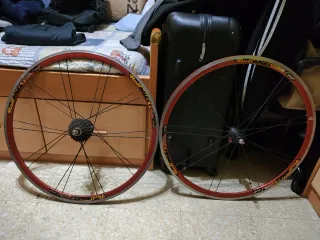 Ruedas de Bicicleta Rolf Vector