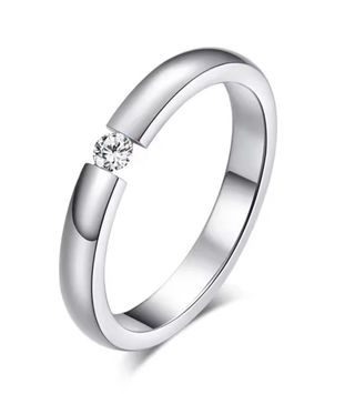 Alianza fina de compromiso con pequeña circonita