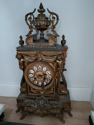 Reloj de sobremesa antiguo dorado