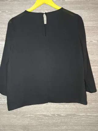 Blusa negra Bershka
