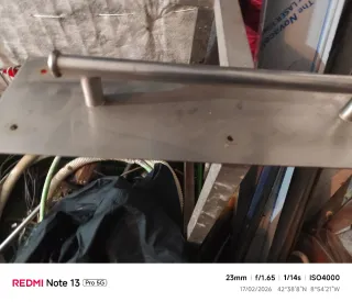 Colgador de metal plateado