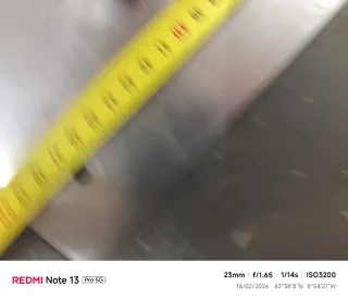 Colgador de metal plateado